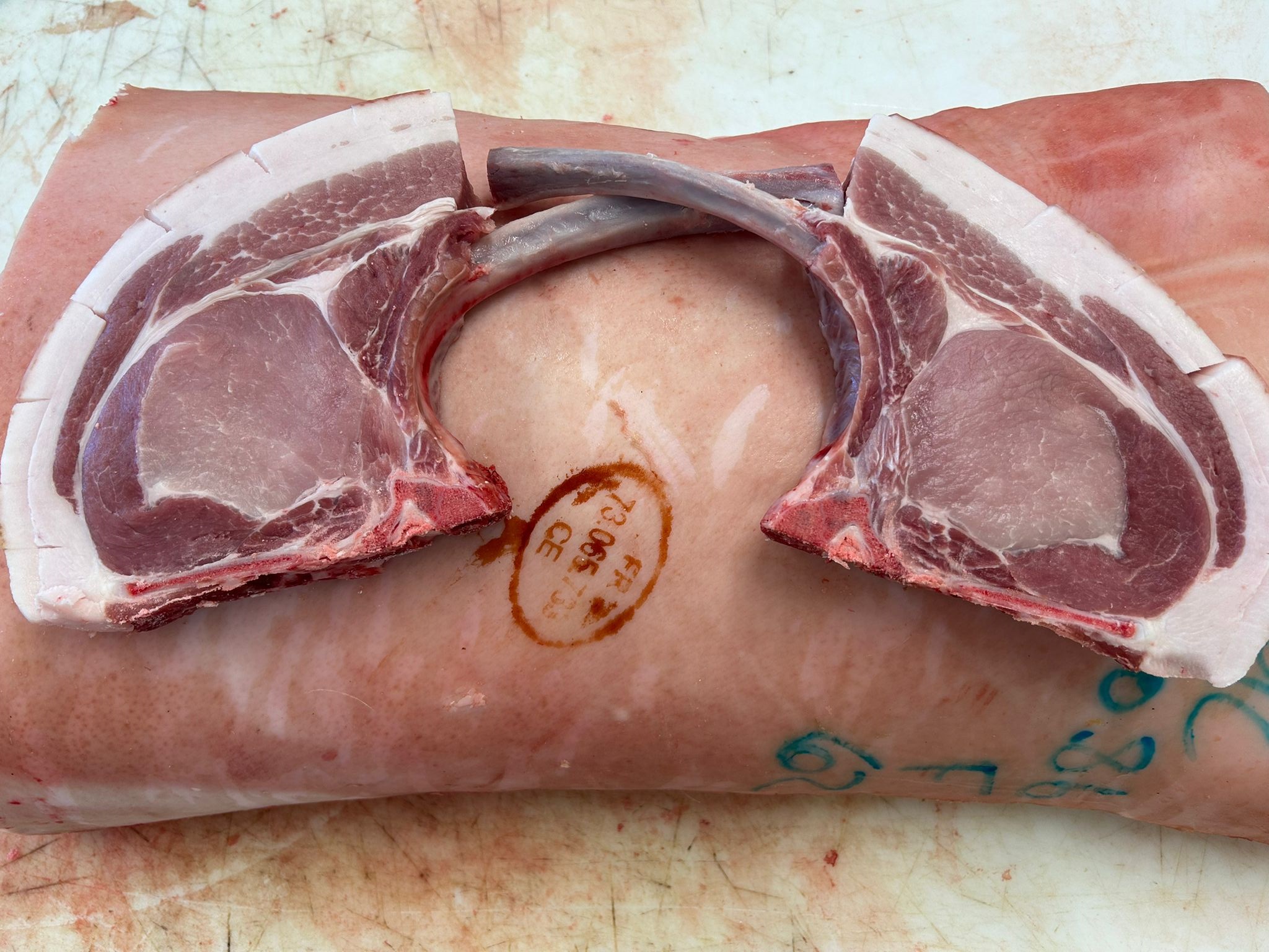Cote de cochon fermière avec couenne